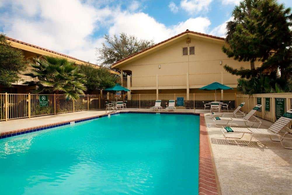 Super 8 By Wyndham Austin South I-35 Hotell Bekvämligheter bild