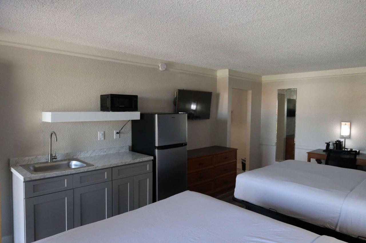 Super 8 By Wyndham Austin South I-35 Hotell Exteriör bild
