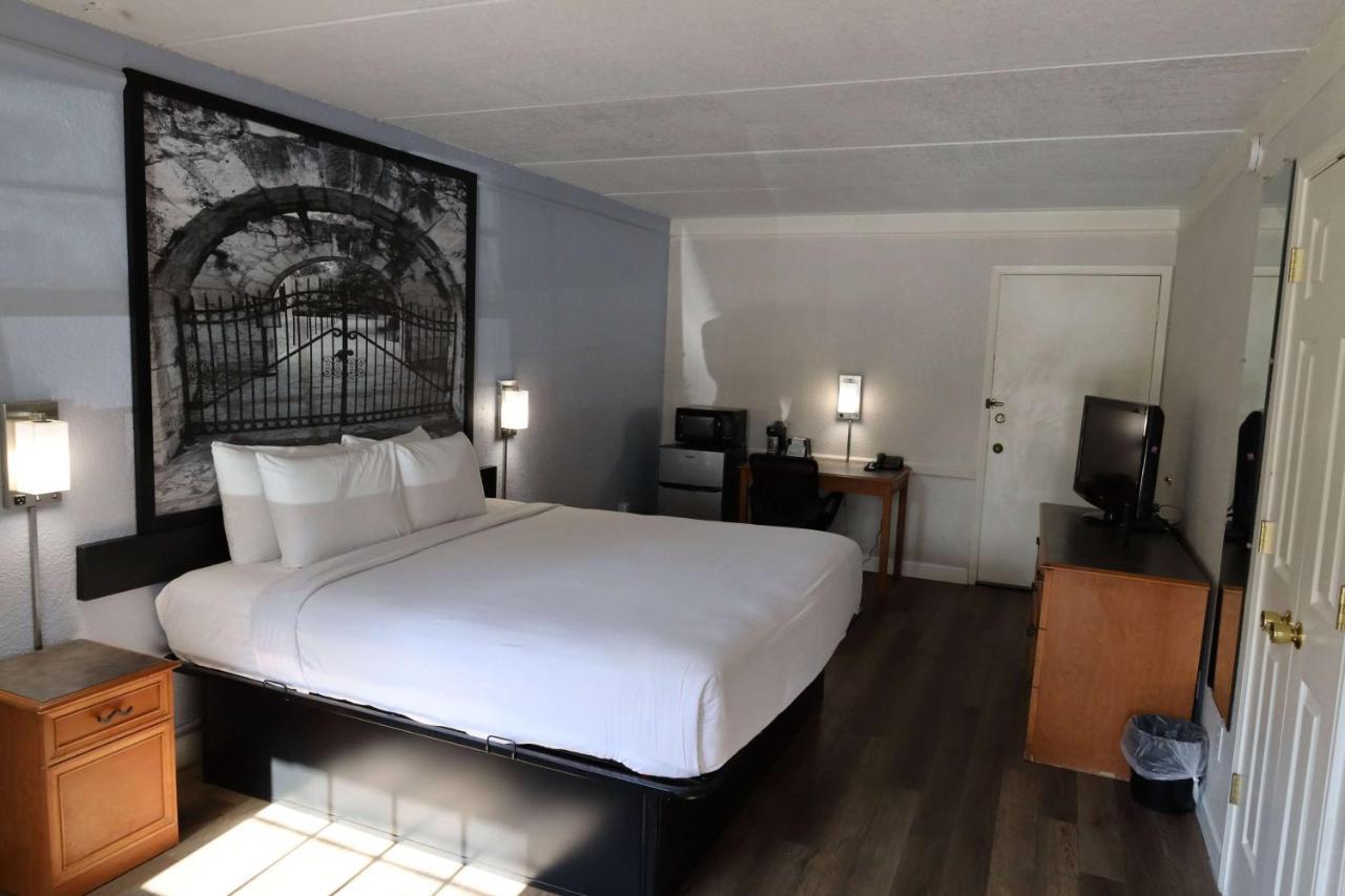 Super 8 By Wyndham Austin South I-35 Hotell Exteriör bild