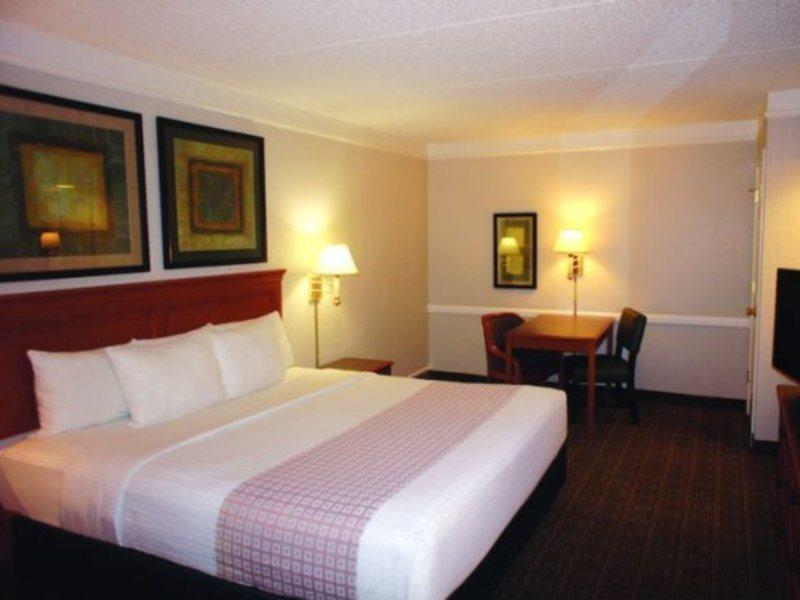 Super 8 By Wyndham Austin South I-35 Hotell Exteriör bild