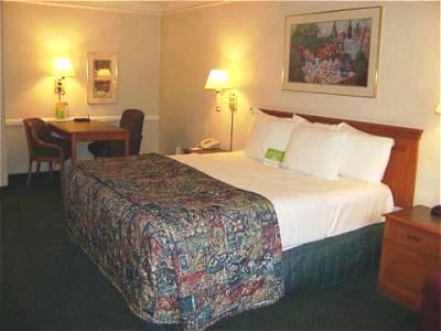 Super 8 By Wyndham Austin South I-35 Hotell Exteriör bild