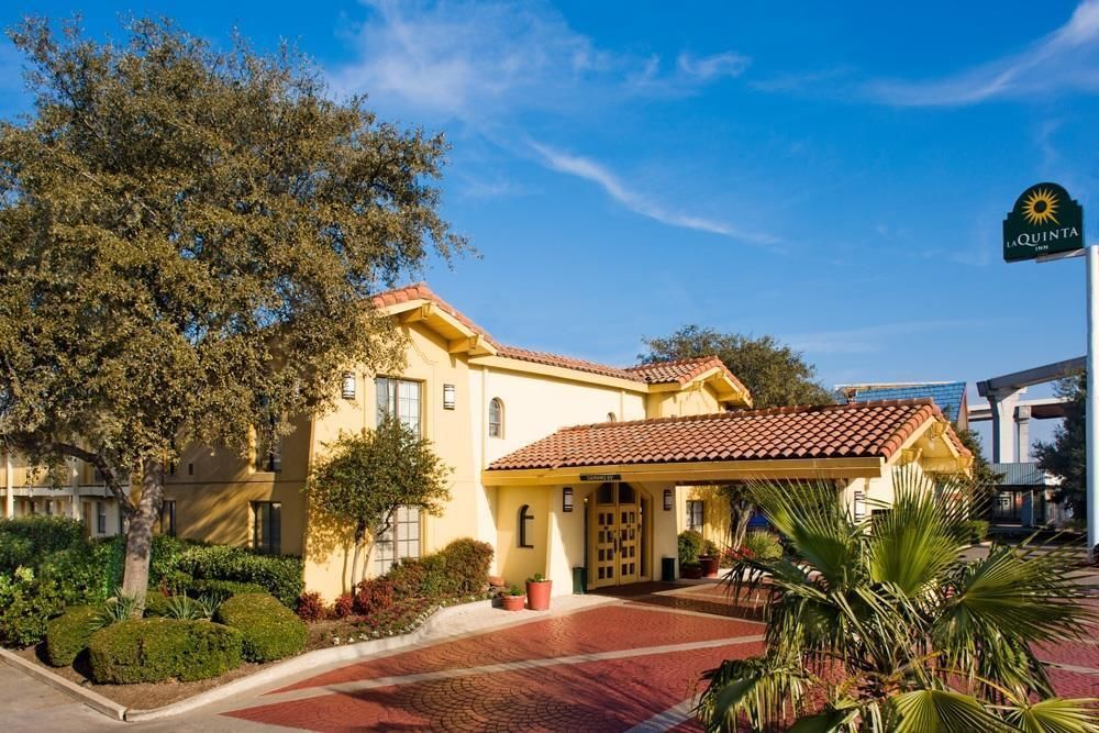 Super 8 By Wyndham Austin South I-35 Hotell Exteriör bild