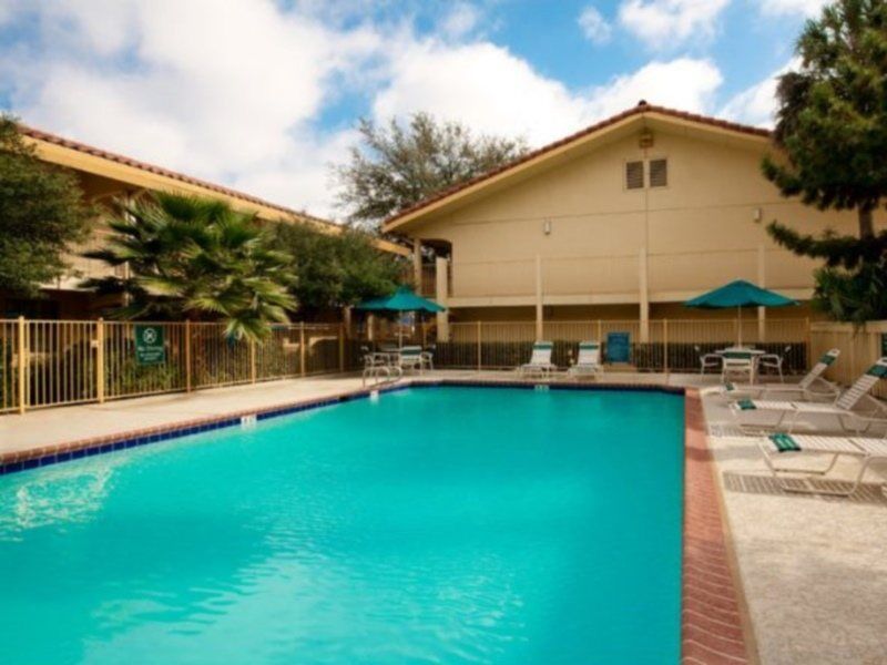 Super 8 By Wyndham Austin South I-35 Hotell Exteriör bild