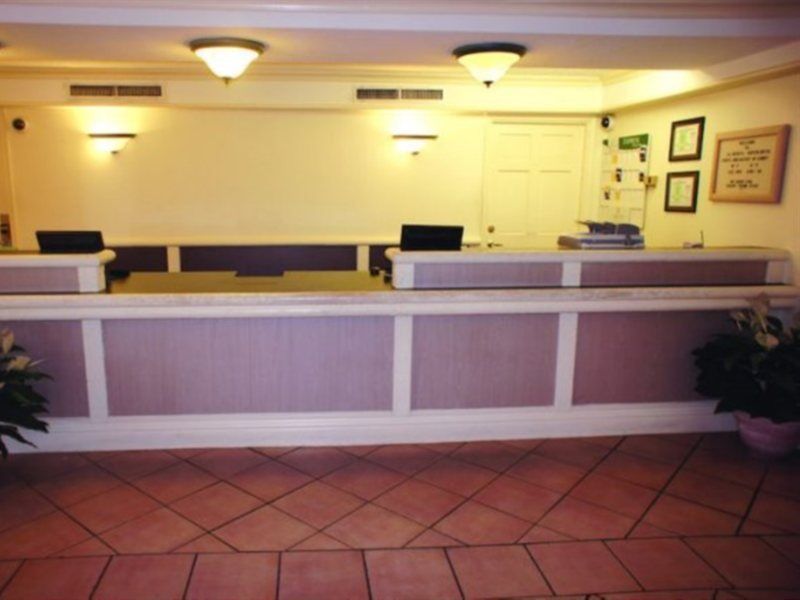 Super 8 By Wyndham Austin South I-35 Hotell Exteriör bild